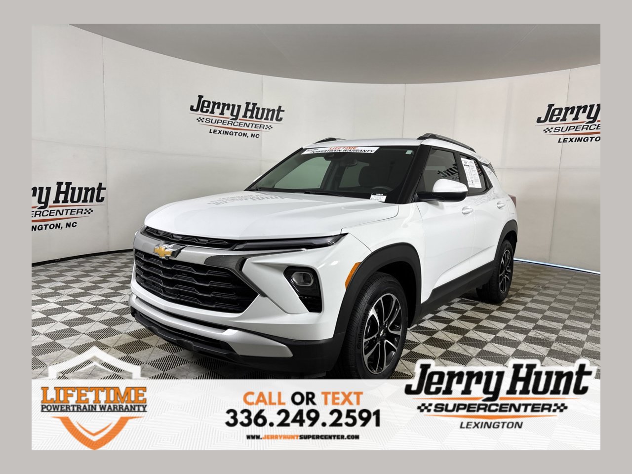 Used 2025 Chevrolet TrailBlazer LT FWD image 1