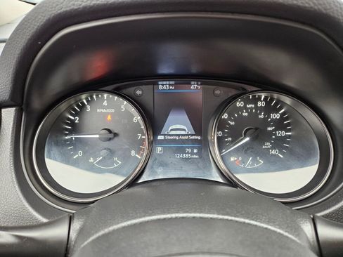 Used 2019 Nissan Rogue SV w/ Sun & Sound Touring Package image 3