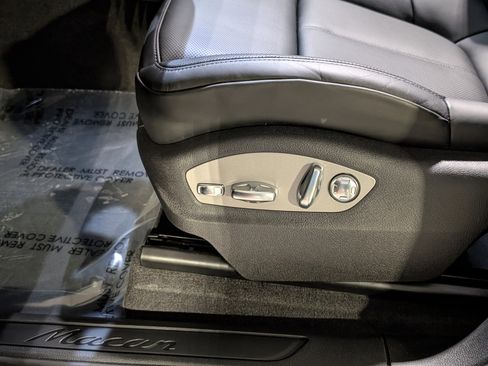 New 2026 Porsche Macan image 17