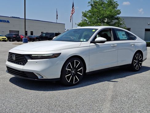 New 2026 Honda Accord Touring image 2