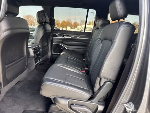 Used 2022 Jeep Wagoneer Series III w/ Premium Group I image 31