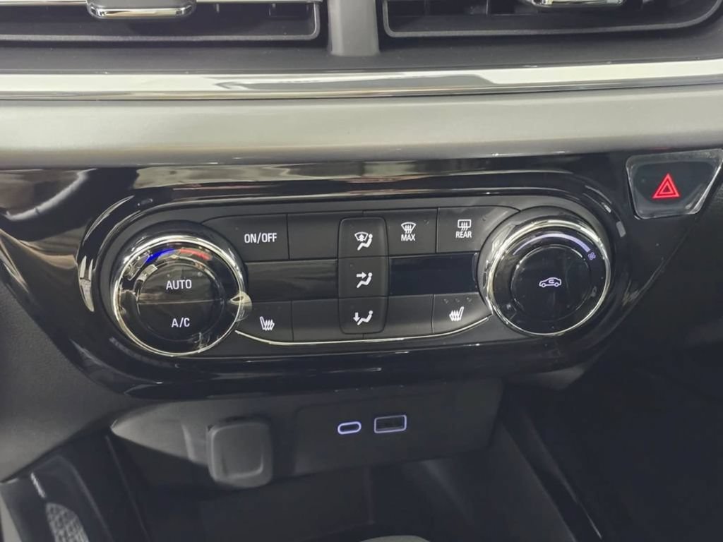 Used 2026 Chevrolet Trax LT w/ Driver Confidence Package FWD image 29
