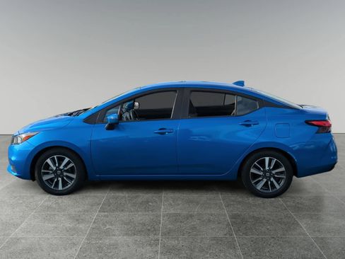 Used 2021 Nissan Versa SV image 2