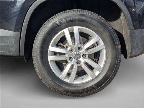 Used 2016 Volkswagen Tiguan S image 23