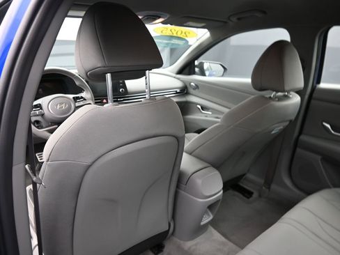 Certified 2025 Hyundai Elantra Sport image 25