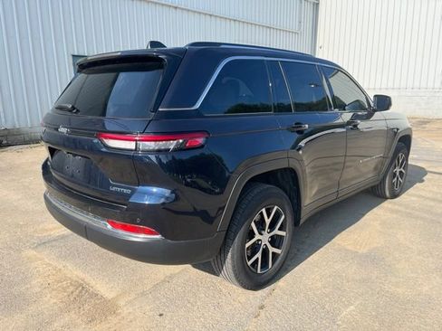 Used 2023 Jeep Grand Cherokee Limited AWD/4WD image 6