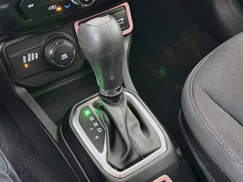 Used 2023 Jeep Renegade Latitude w/ Premium Group AWD/4WD image 21