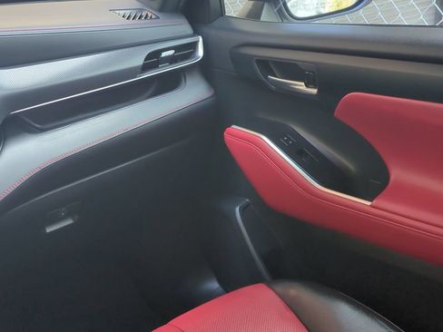 Used 2021 Toyota Highlander XSE FWD image 21