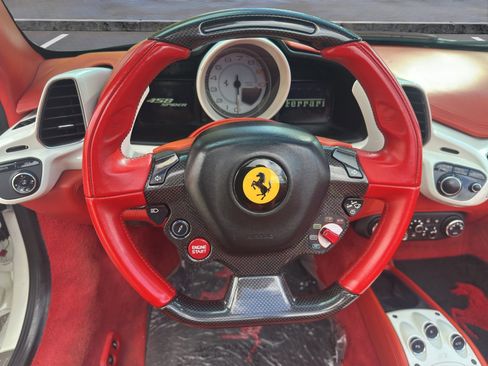 Used 2013 Ferrari 458 Spider image 10