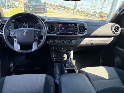 Used 2020 Toyota Tacoma TRD Sport w/ Technology Package AWD/4WD image 7