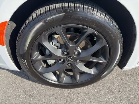 Used 2023 Chrysler Pacifica Limited w/ S Appearance Package image 10