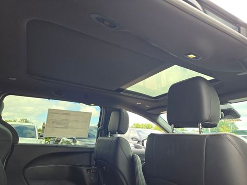 New 2026 Chrysler Pacifica Limited w/ S Appearance Package image 11