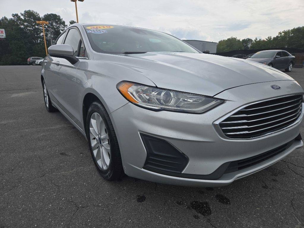 Used 2019 Ford Fusion SE FWD image 3