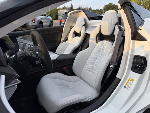 Used 2024 Chevrolet Corvette Stingray Premium Conv w/ Z51 Performance Package image 18