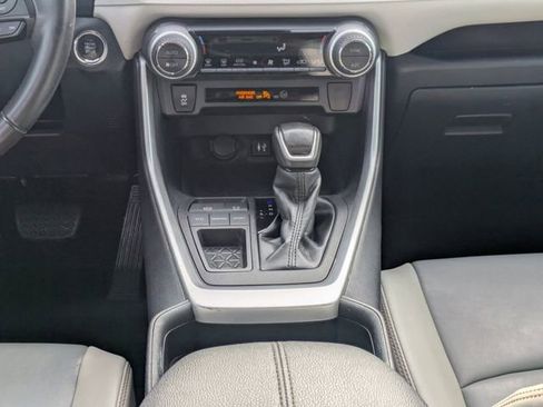 Used 2019 Toyota RAV4 XLE Premium image 20