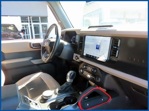 Used 2023 Ford Bronco Wildtrak image 8