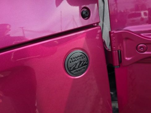 Used 2024 Jeep Gladiator Sport image 57