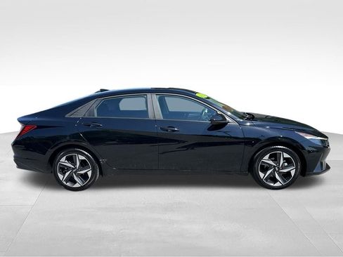 Used 2023 Hyundai Elantra SEL w/ Convenience Package FWD image 7