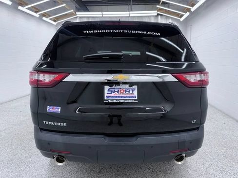 Used 2021 Chevrolet Traverse LT FWD image 3