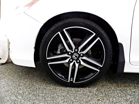 Used 2017 Honda Accord Touring image 27