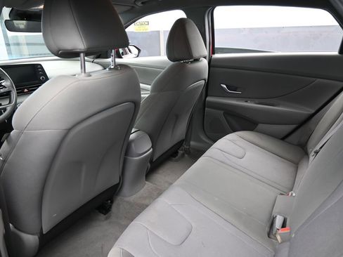 Used 2022 Hyundai Elantra SE w/ Cargo Package image 32