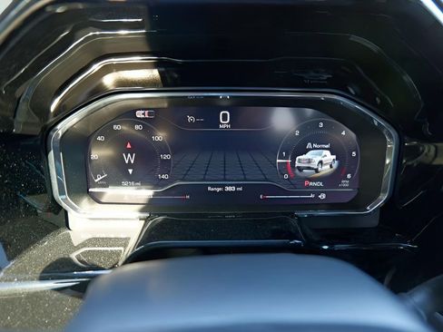 New 2025 GMC Sierra 1500 Elevation image 14