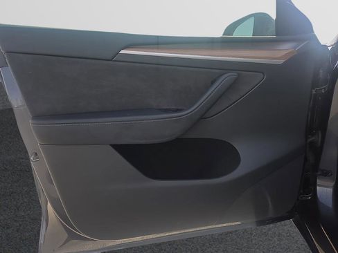 Used 2025 Tesla Model Y Long Range RWD image 13