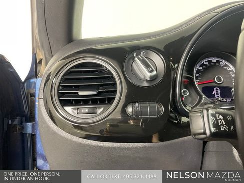 Used 2018 Volkswagen Beetle 2.0T S FWD image 35