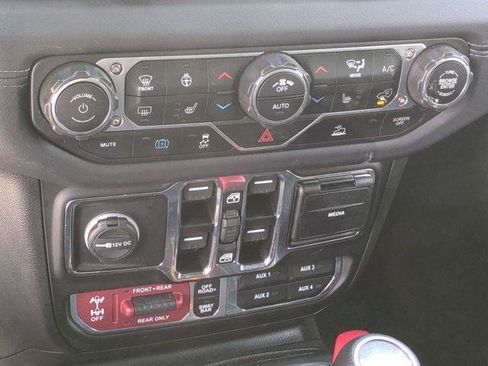Certified 2025 Jeep Wrangler Unlimited Rubicon 4xe w/ Convenience Group AWD/4WD image 15