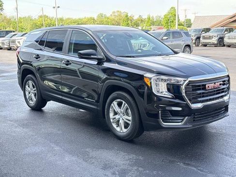 Used 2023 GMC Terrain SLE FWD image 2