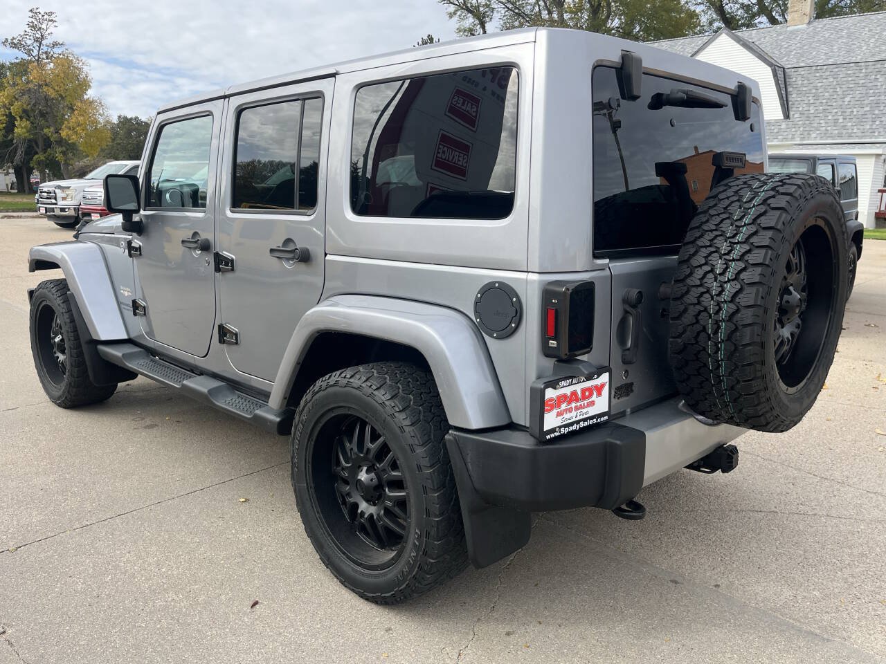 Used 2015 Jeep Wrangler Unlimited Sahara w/ Dual Top Group AWD/4WD image 11
