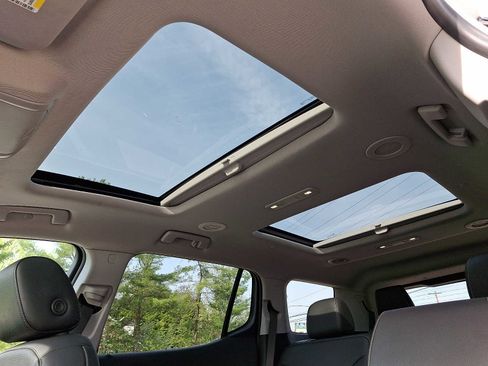 Used 2023 GMC Acadia SLT w/ Elevation Edition image 13