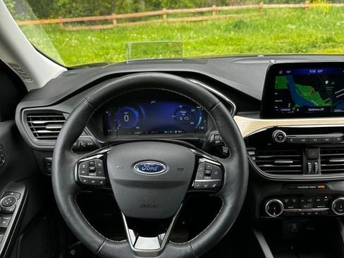 Used 2022 Ford Escape Titanium w/ Titanium Premium Package image 27