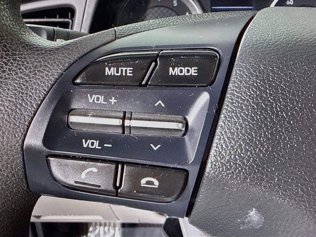 Used 2020 Hyundai Elantra SE FWD image 13