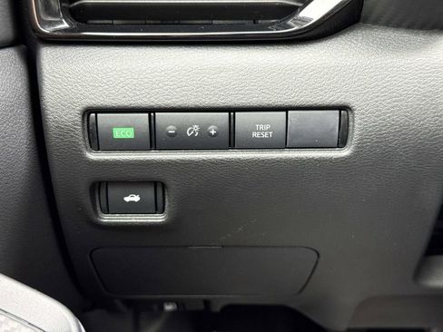 Used 2024 Nissan Sentra SV FWD image 14