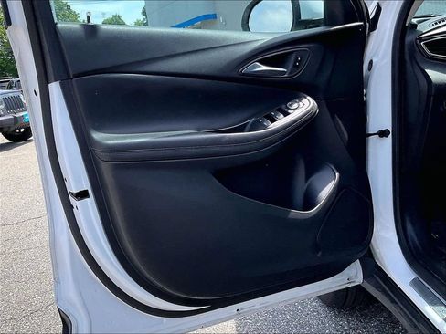 Used 2022 Buick Encore GX Preferred w/ Cold Weather Comfort Package AWD/4WD image 9
