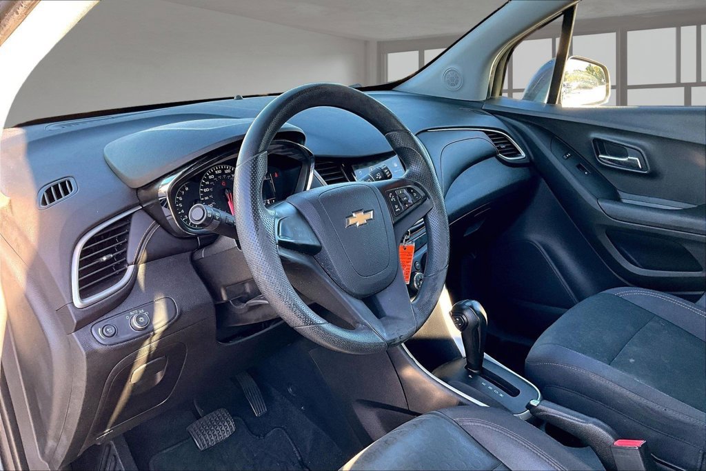 Used 2019 Chevrolet Trax LS AWD/4WD image 14