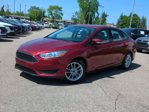 Used 2016 Ford Focus SE w/ SE Cold Weather Package FWD image 1
