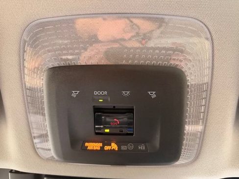 Used 2024 Toyota Prius XLE FWD image 37