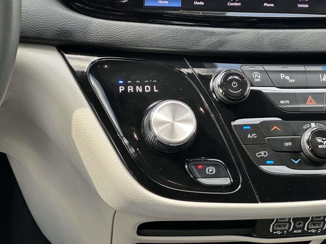 Used 2023 Chrysler Pacifica Touring-L FWD image 20