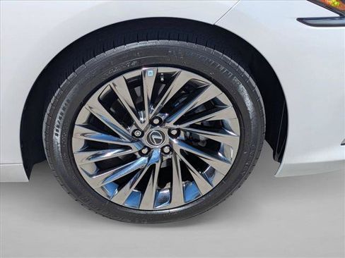 Used 2024 Lexus ES 300h w/ Accessory Package (Z2) FWD image 24