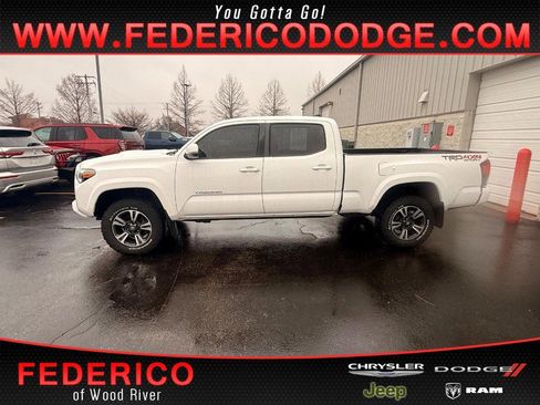 Used 2018 Toyota Tacoma TRD Off-Road image 1