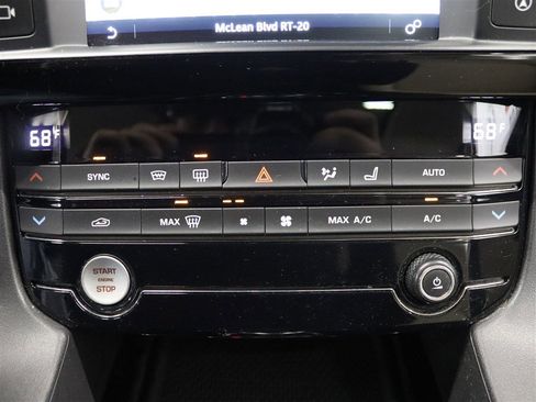 Used 2018 Jaguar F-PACE Premium image 27