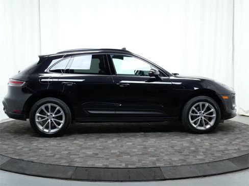 Used 2025 Porsche Macan image 8