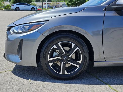 Used 2025 Nissan Sentra SV FWD image 6