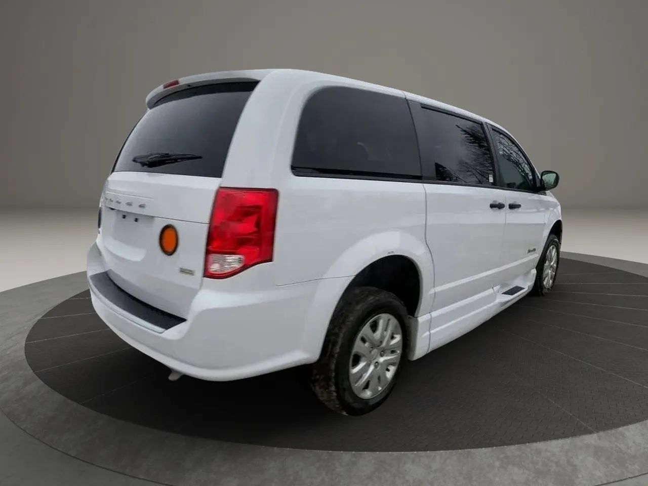 Used 2019 Dodge Grand Caravan SE w/ Power Convenience Group I FWD image 6