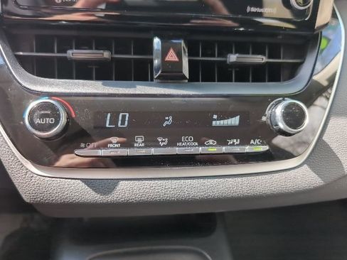 Used 2022 Toyota Corolla LE image 17