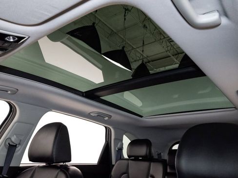 Used 2024 Kia Sorento S w/ Panoramic Sunroof Package FWD image 11