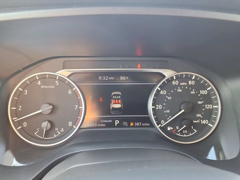 Used 2025 Nissan Rogue SV FWD image 31