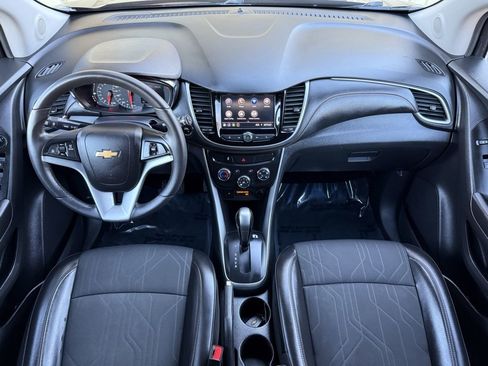 Used 2021 Chevrolet Trax LT w/ LT Convenience Package image 17